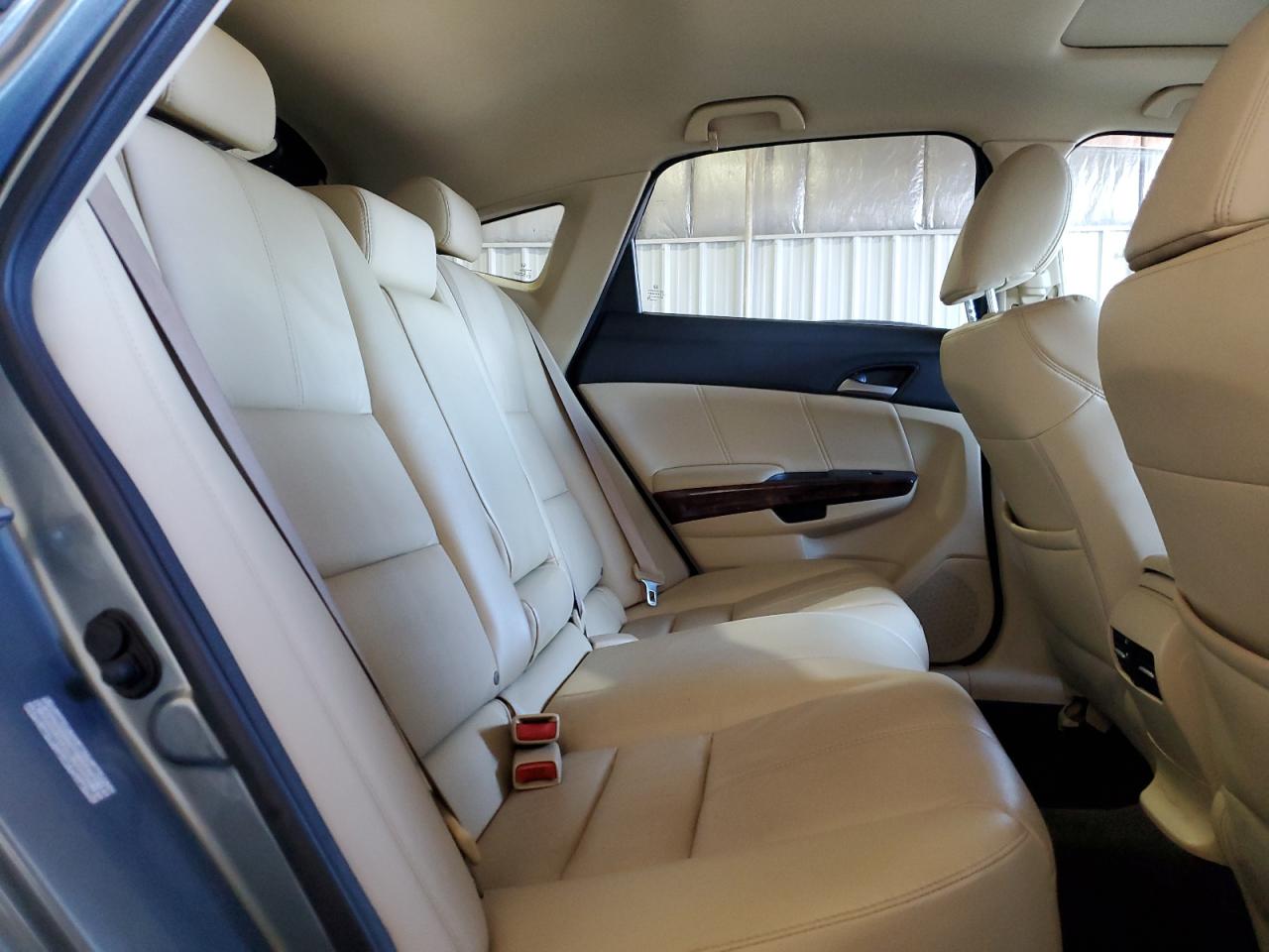 2010 Honda Accord - Image 11