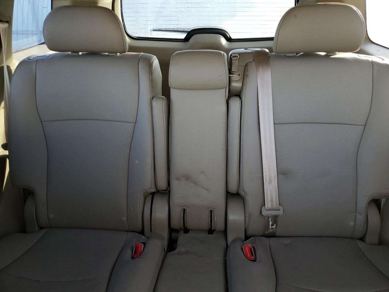 2012 Toyota Highlander - Image 10
