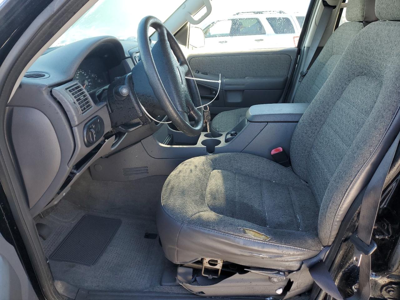2004 Ford Explorer - Image 7