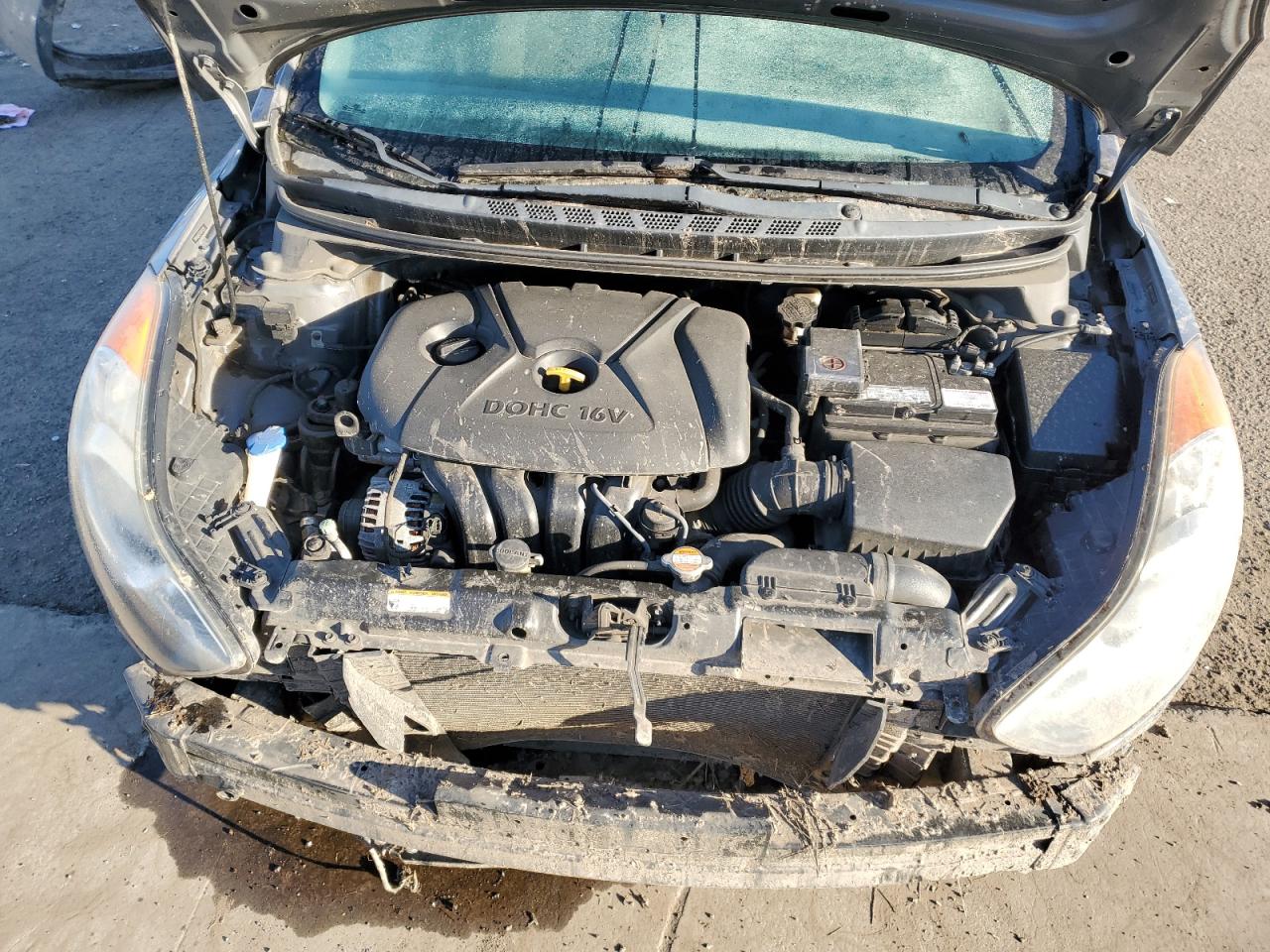 2012 Hyundai Elantra - Image 13