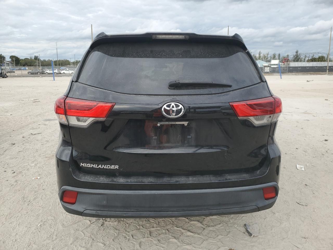 2019 Toyota Highlander - Image 6
