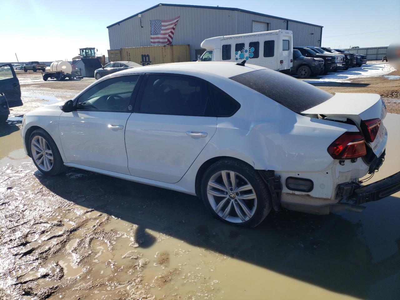 2019 Volkswagen Passat - Image 2