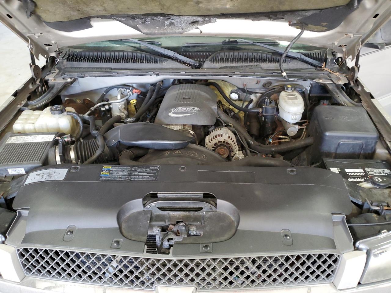 2004 Chevrolet Silverado - Image 11