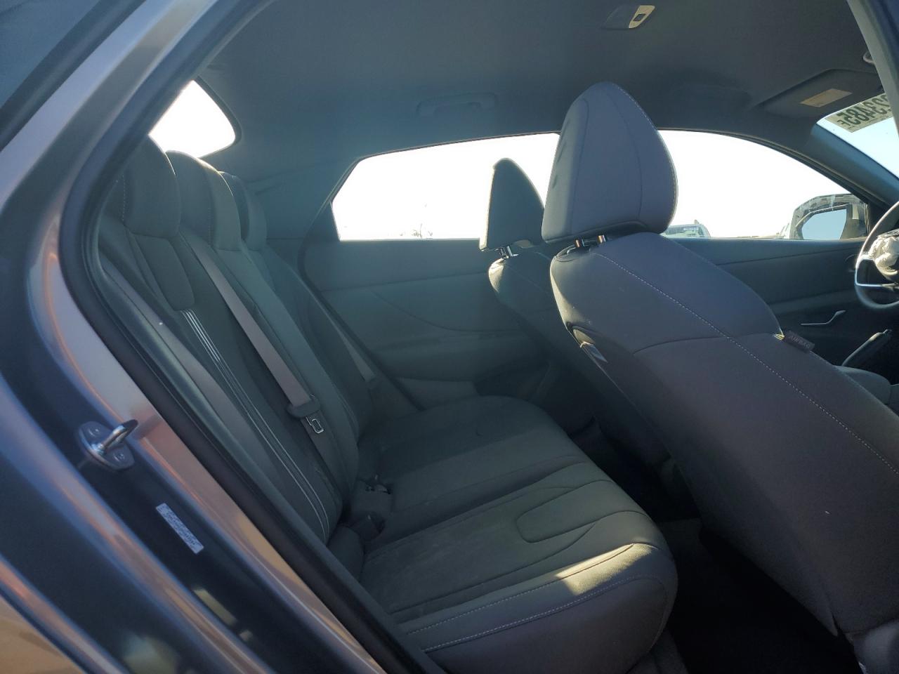 2023 Hyundai Elantra - Image 11