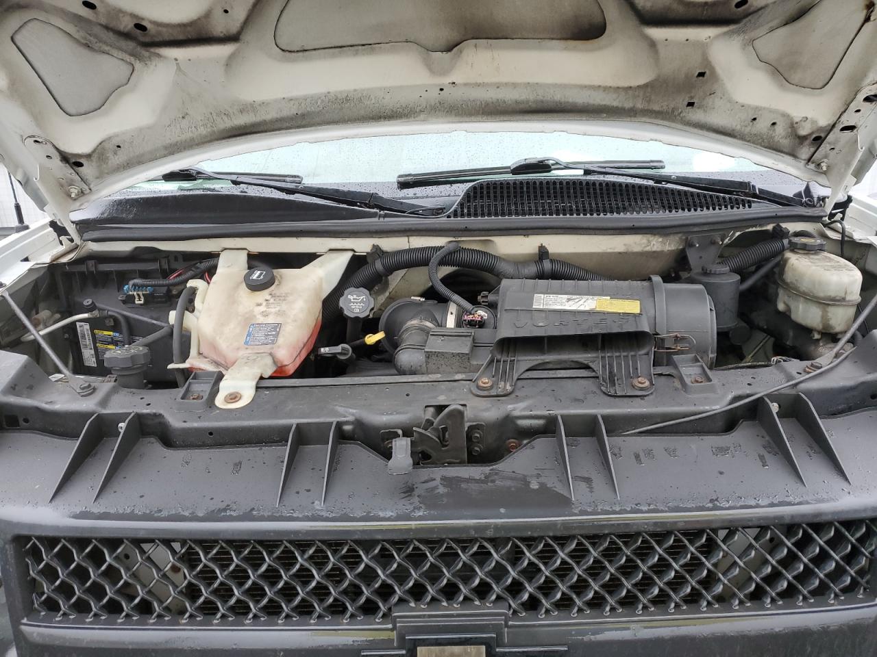 2009 Chevrolet Express - Image 12