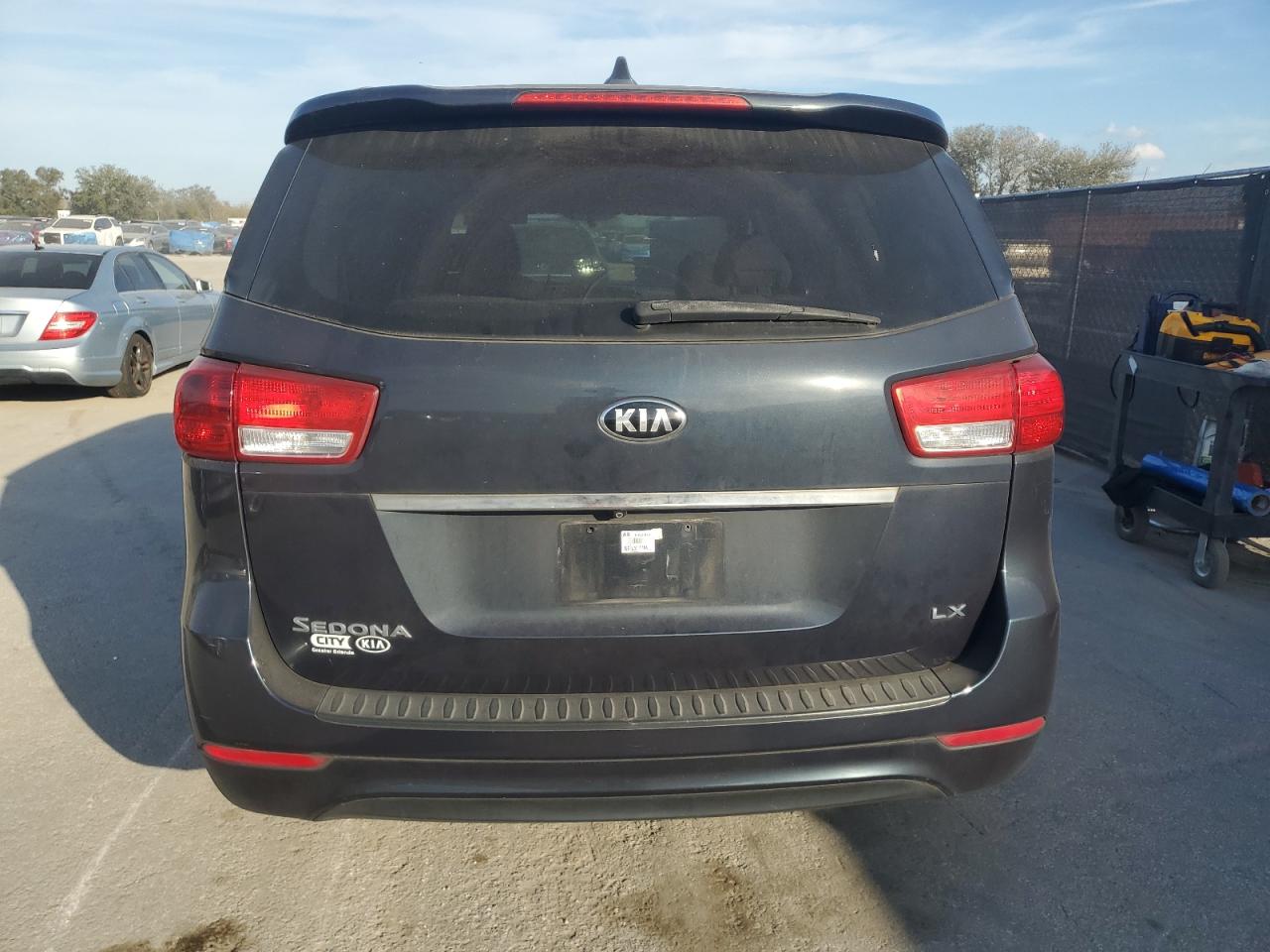 2016 Kia Sedona - Image 6