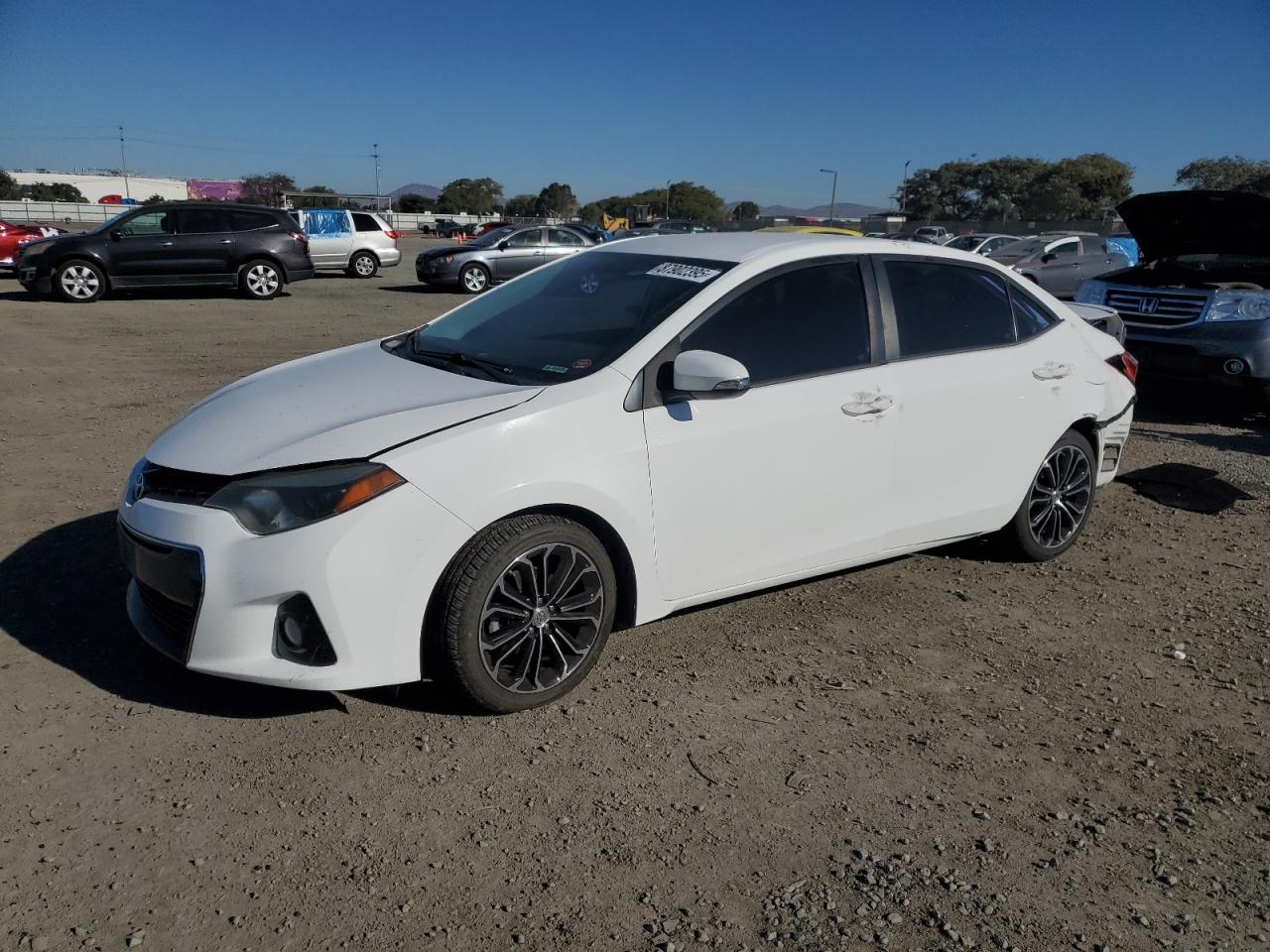 VIN 5YFBURHE7FP213530 2015 TOYOTA COROLLA no.1