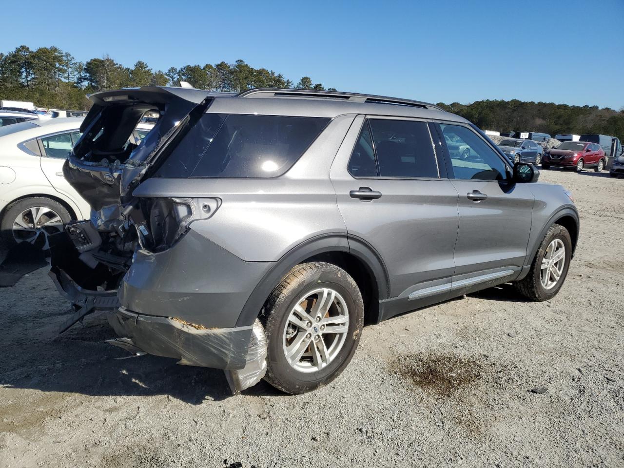 2023 Ford Explorer - Image 3