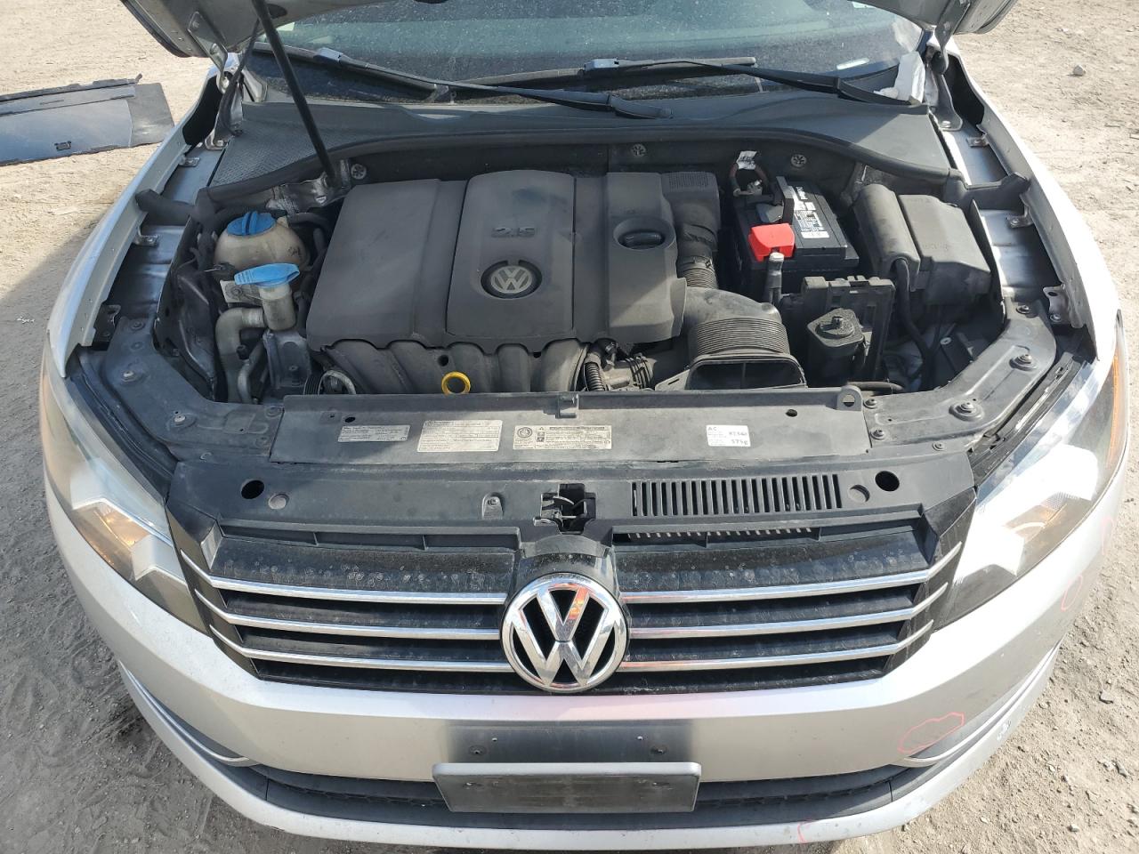 2014 Volkswagen Passat - Image 11