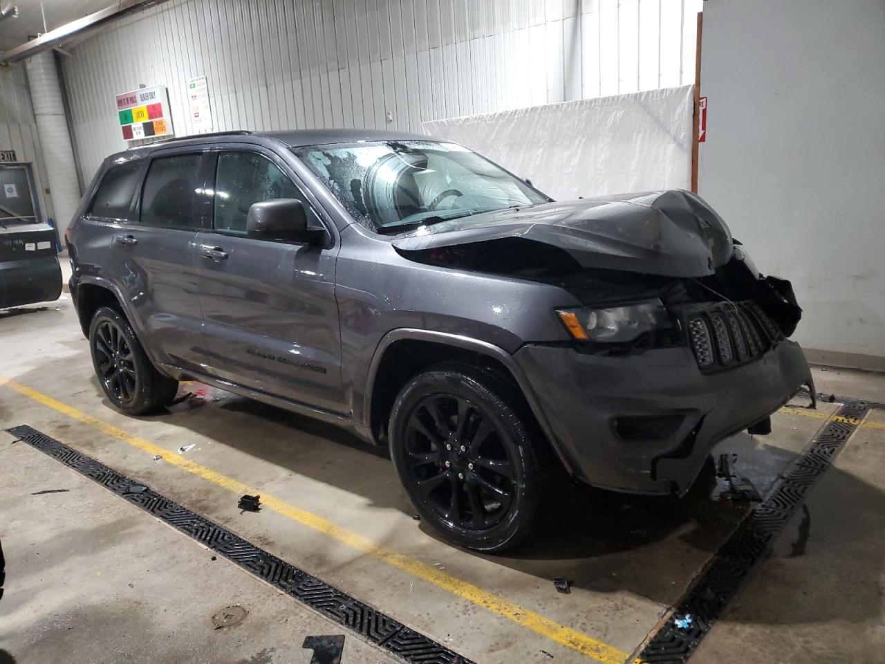 2017 Jeep Grand Cherokee - Image 4