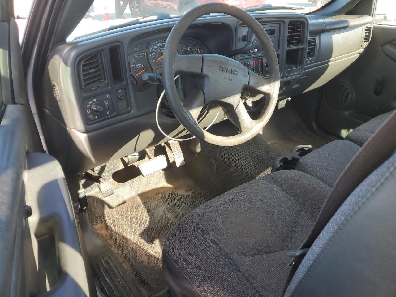 2007 GMC Sierra - Image 8