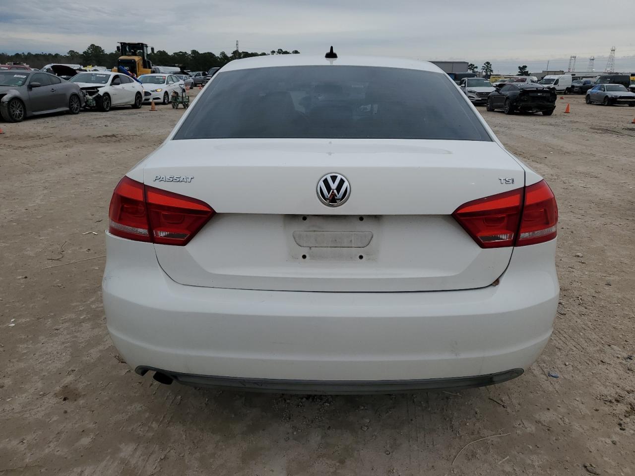 2014 Volkswagen Passat - Image 6