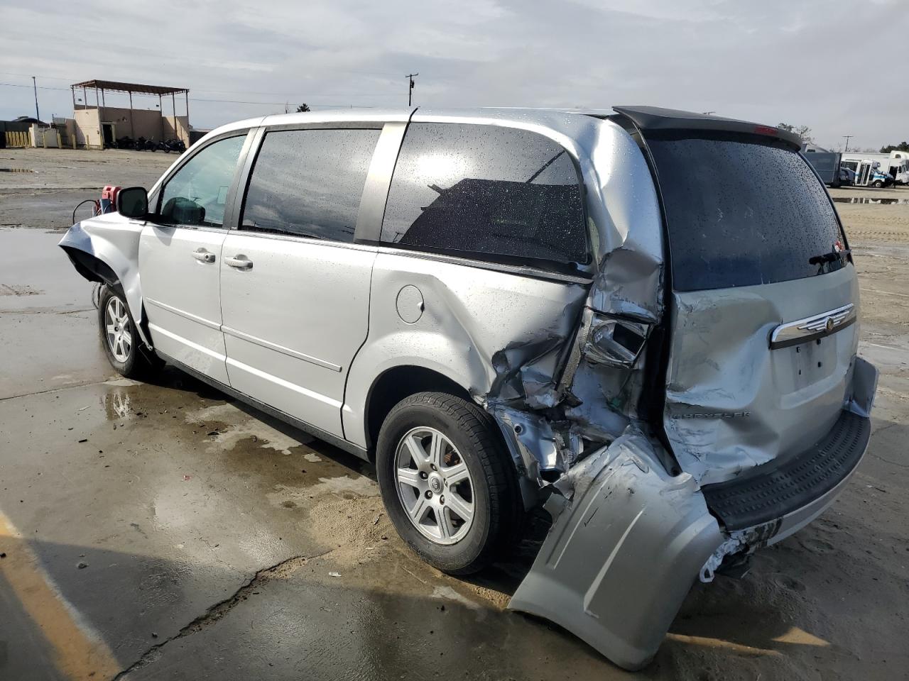 2010 Chrysler Town & Country - Image 2