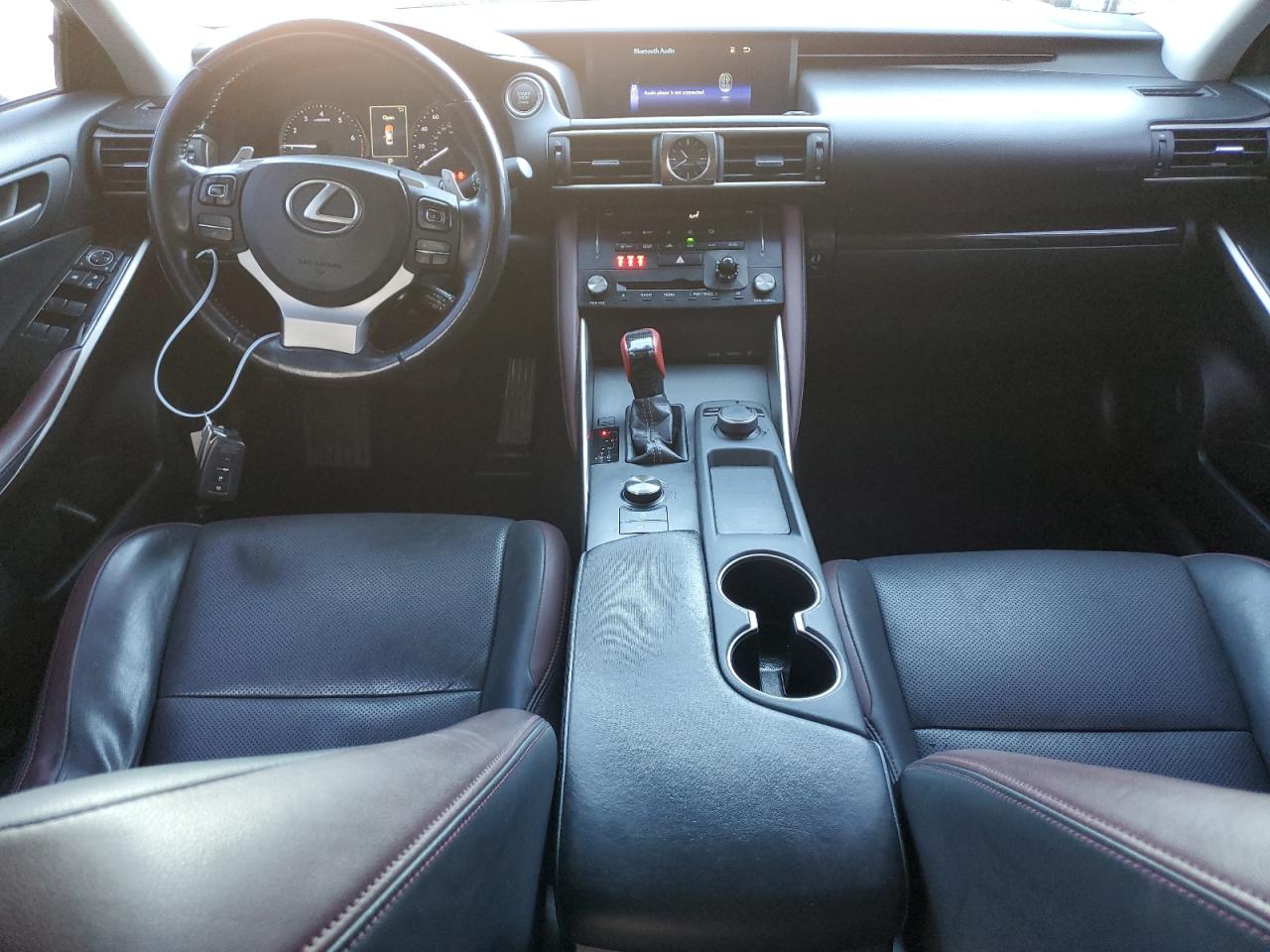 2018 Lexus IS - Image 8