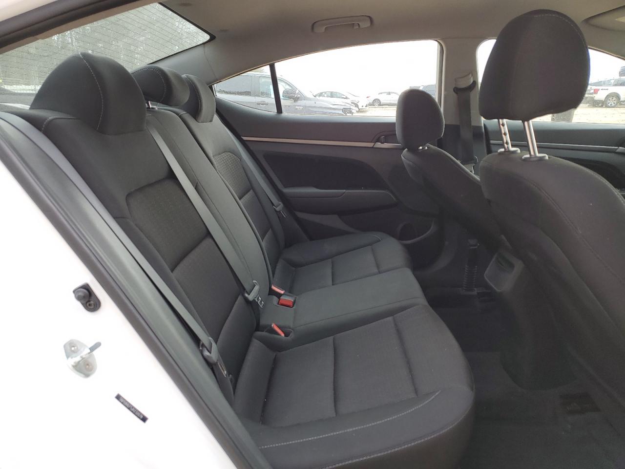 2018 Hyundai Elantra - Image 10