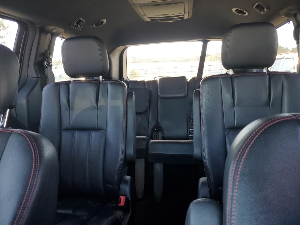 2017 Dodge Caravan - Image 10