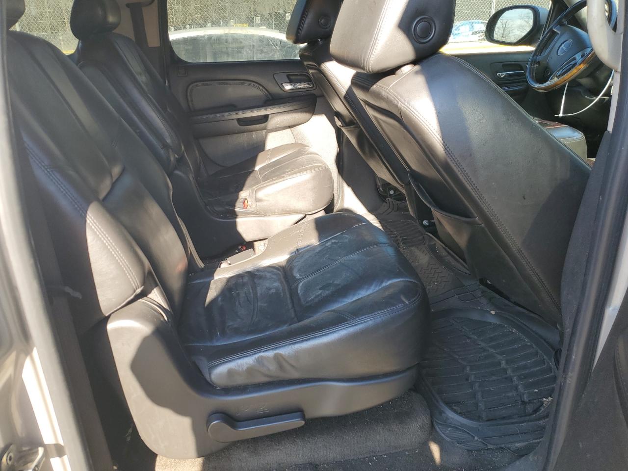 2008 GMC Yukon - Image 11