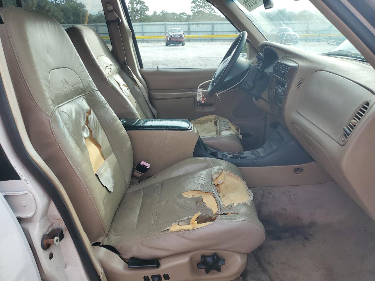 2000 Mercury Mountaineer - Image 7
