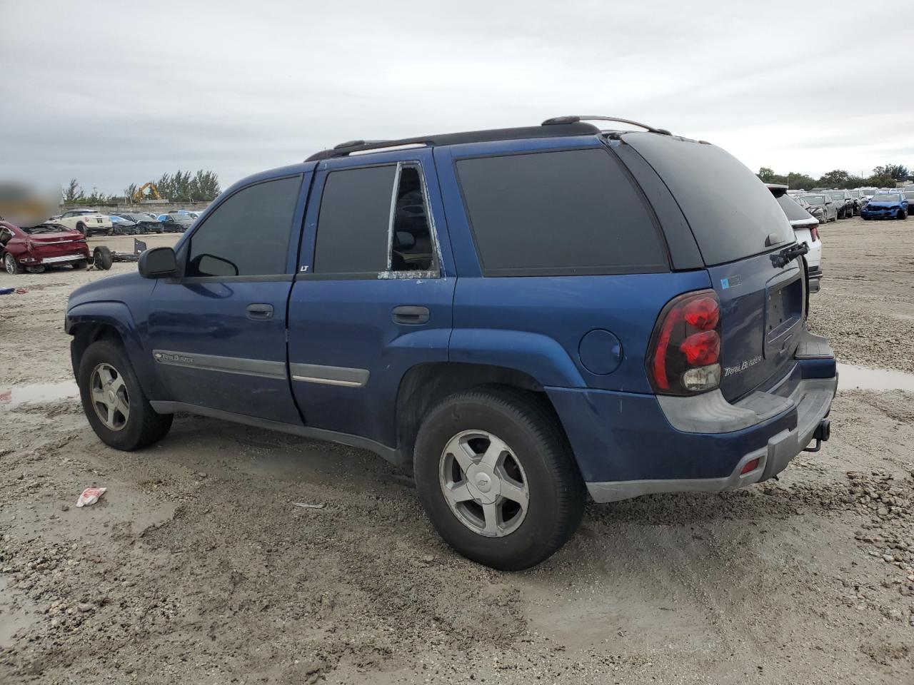 2002 Chevrolet TrailBlazer - Image 2