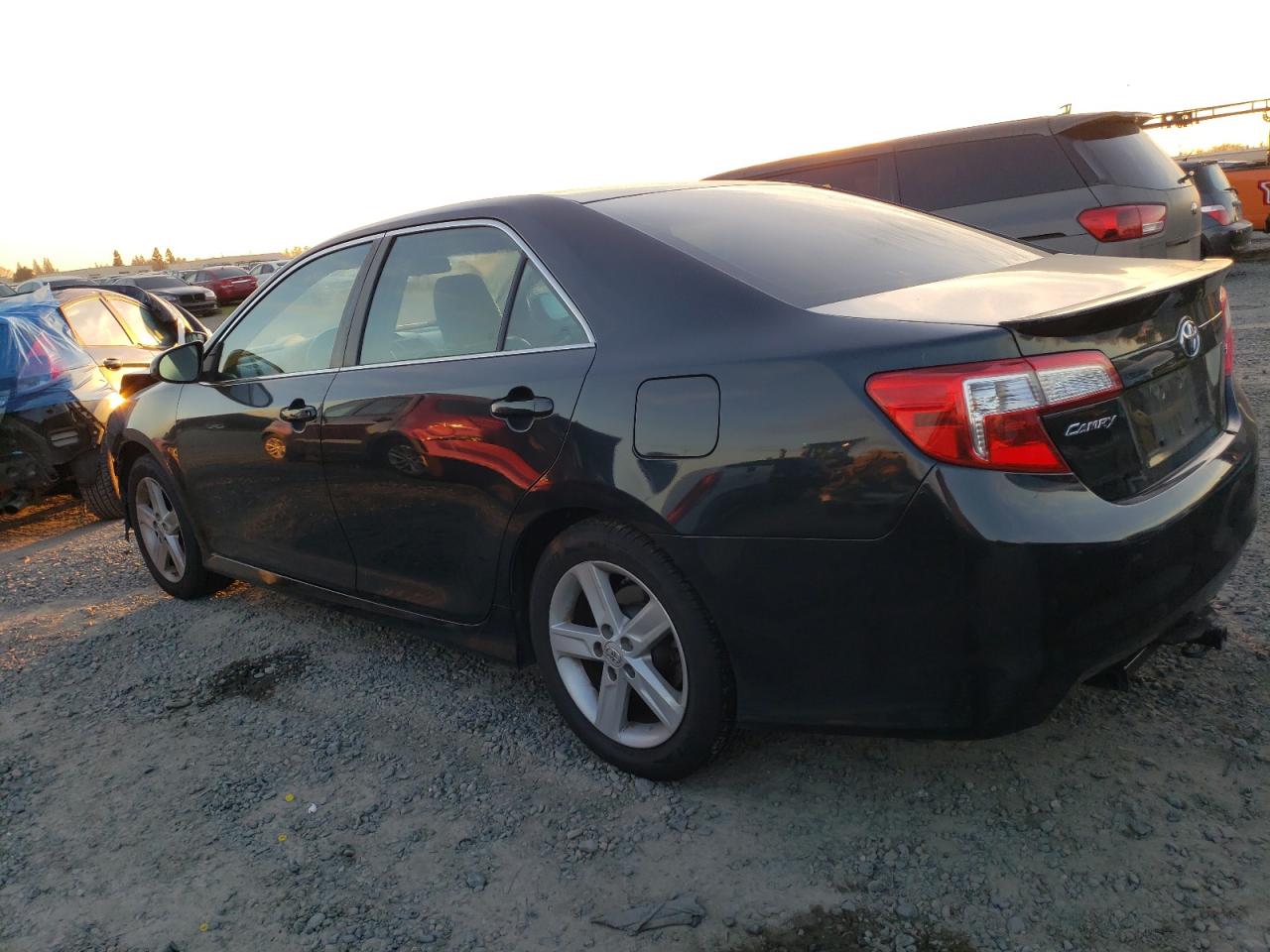 VIN 4T1BF1FK4DU665841 2013 TOYOTA CAMRY no.2