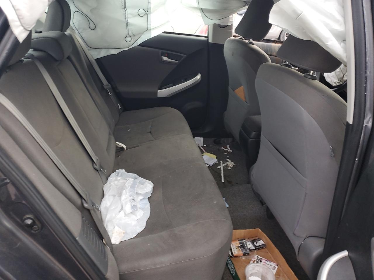 2013 Toyota Prius - Image 10