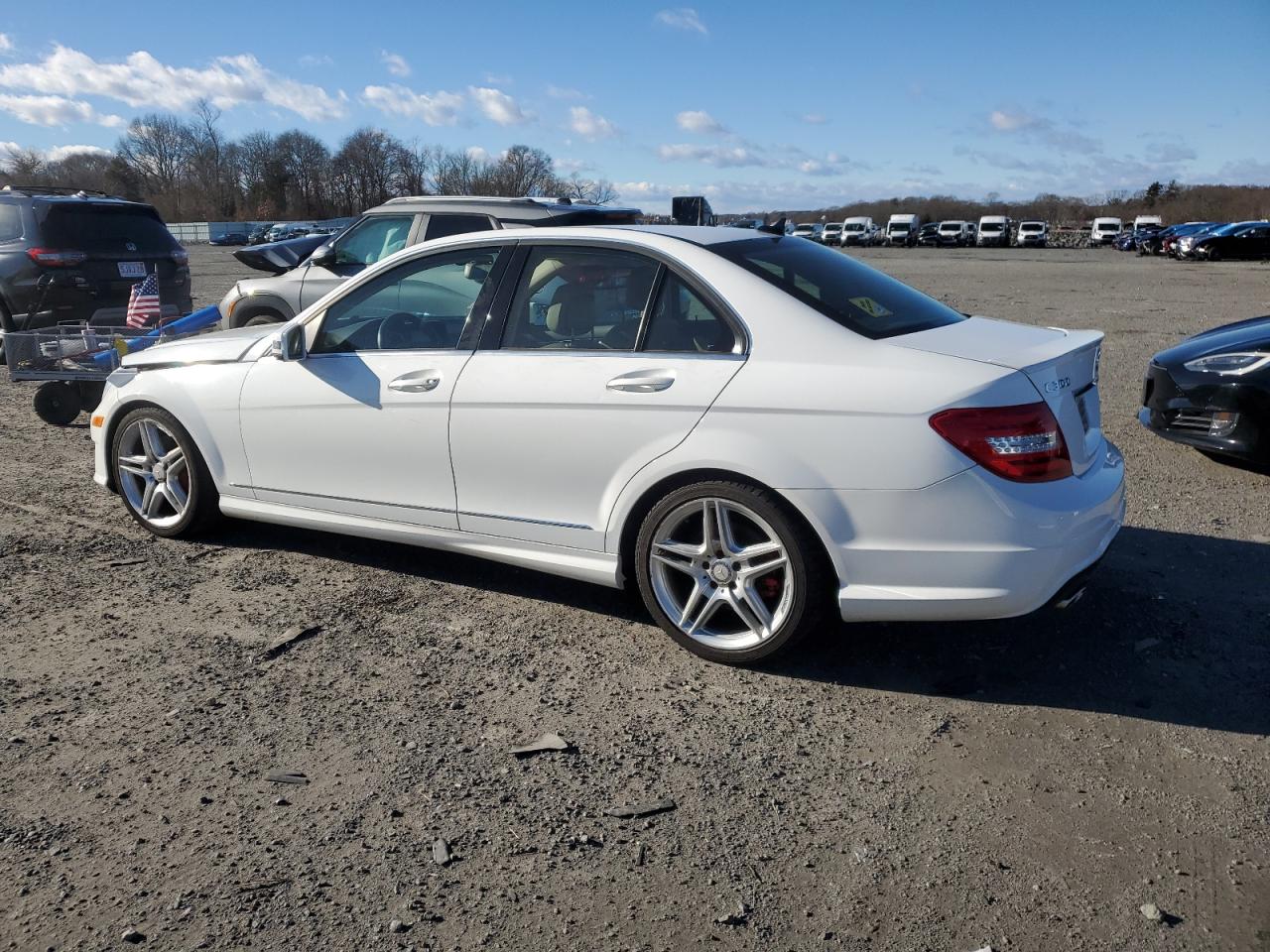 VIN WDDGF8AB5DR245685 2013 MERCEDES-BENZ C-CLASS no.2