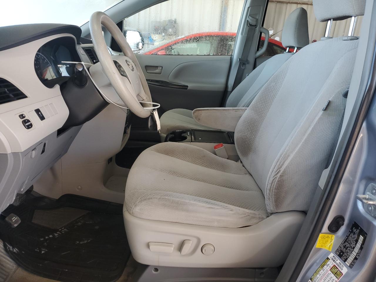 2013 Toyota Sienna - Image 7