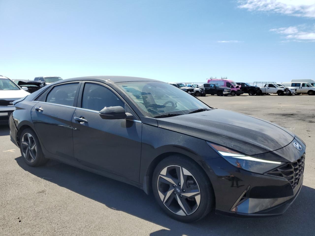 2022 Hyundai Elantra - Image 4
