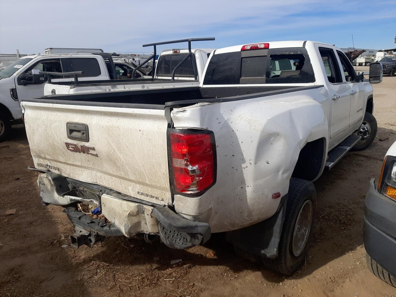 2015 GMC Sierra - Image 3