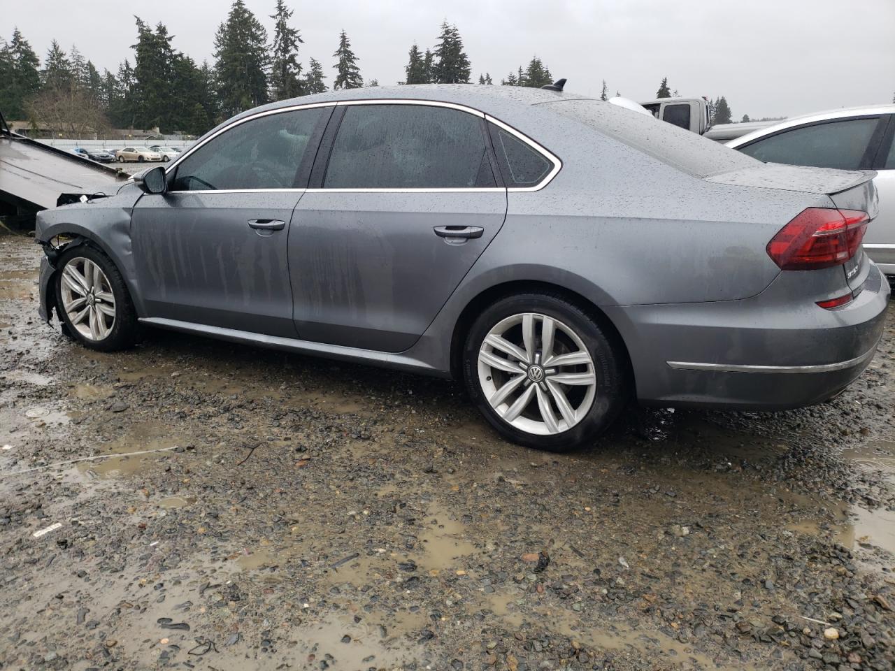 2017 Volkswagen Passat - Image 2