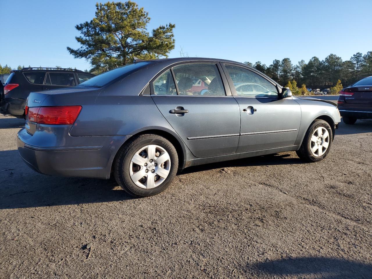 2010 Hyundai Sonata - Image 3