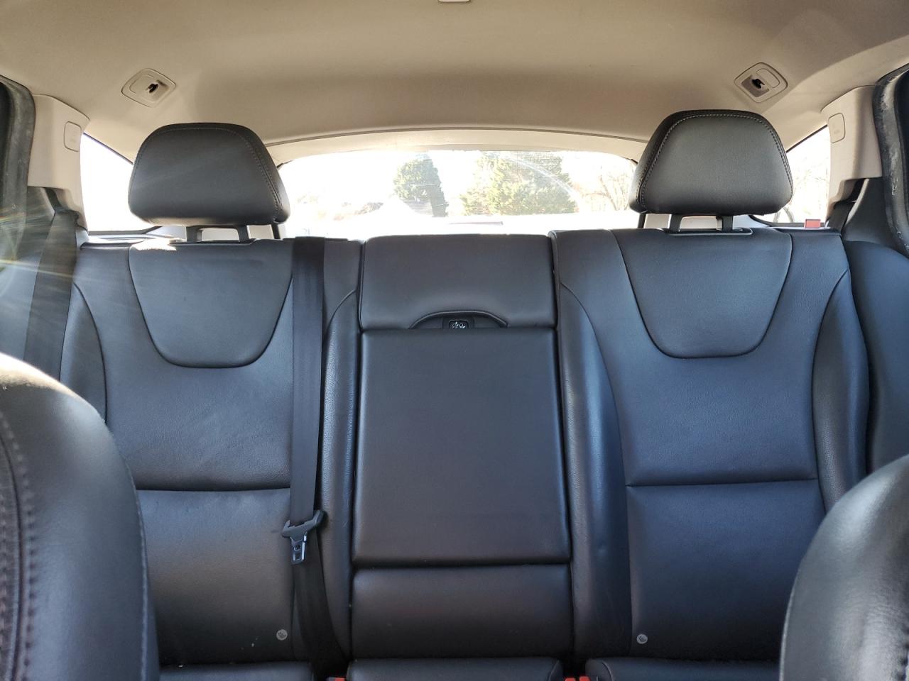 2017 Volvo V60 - Image 10