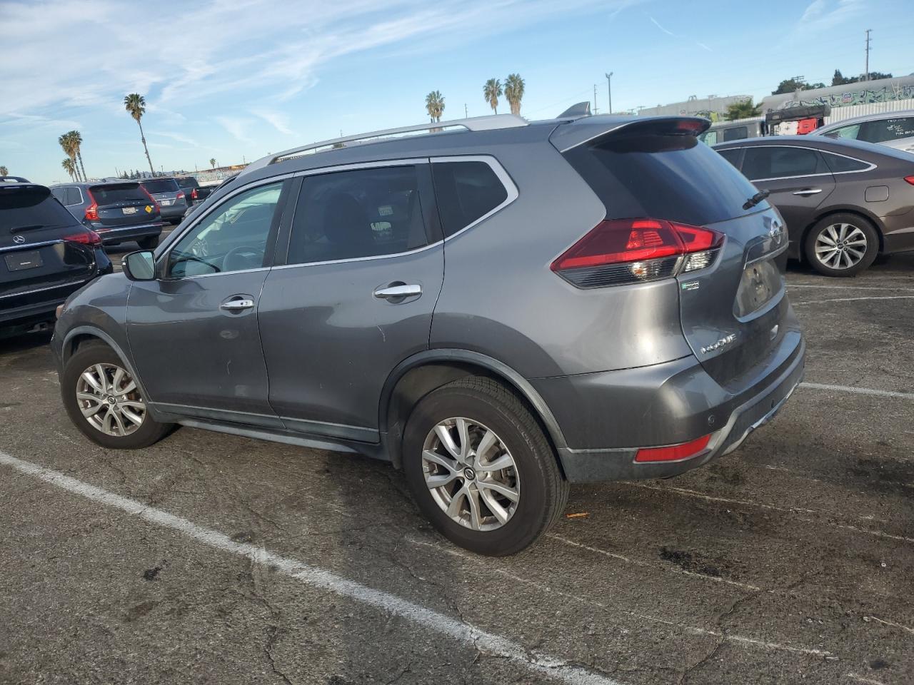 2019 Nissan Rogue - Image 2