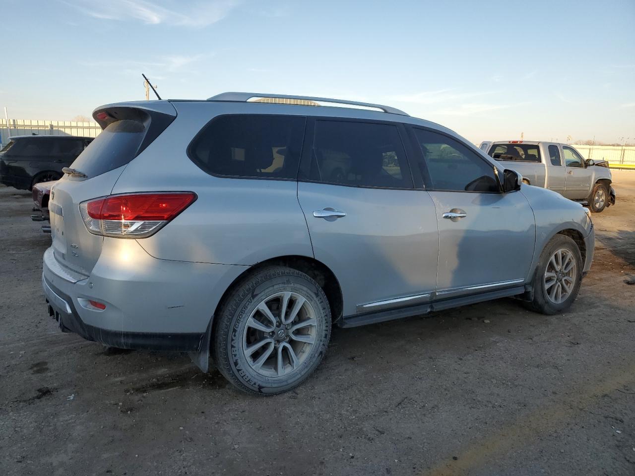 2015 Nissan Pathfinder - Image 3