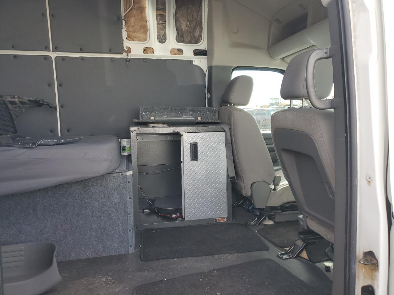2014 Nissan NV - Image 10