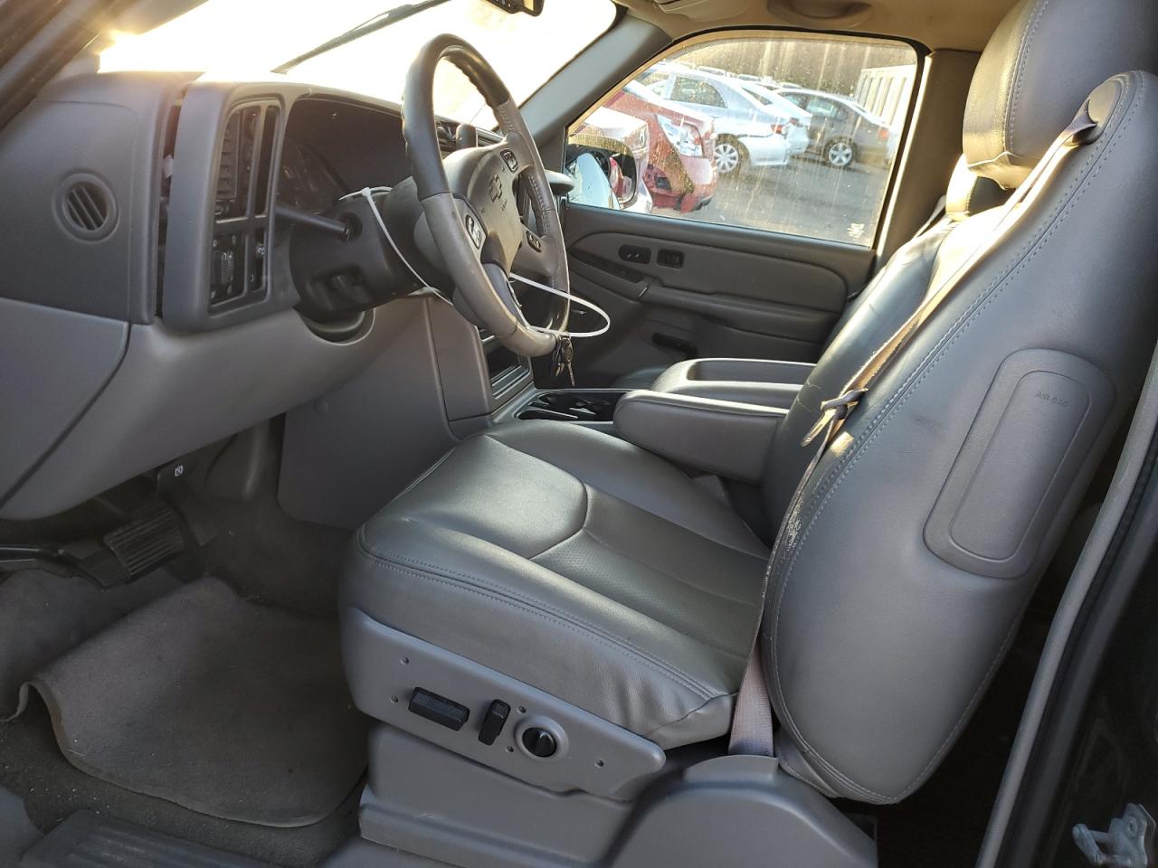 2006 Chevrolet Suburban - Image 7