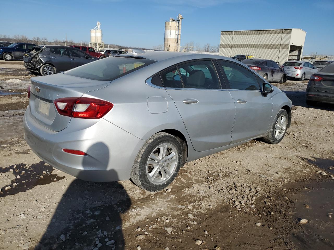2018 Chevrolet Cruze - Image 3