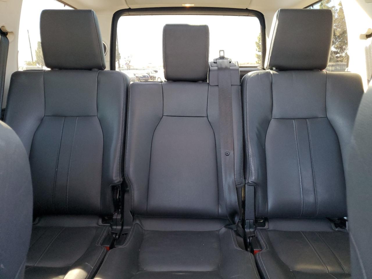 2016 Land Rover LR4 - Image 10