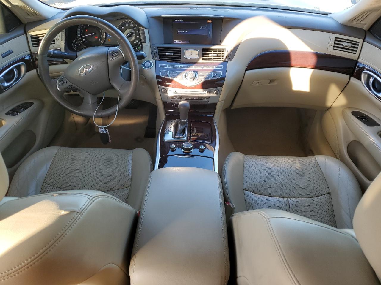 2012 Infiniti M - Image 8