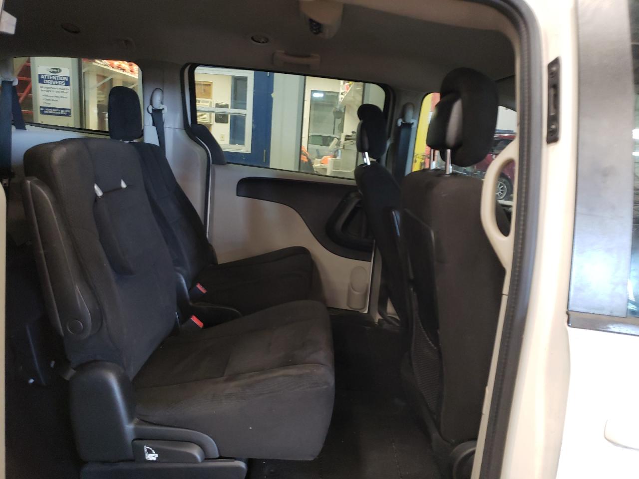 2013 Dodge Caravan - Image 11
