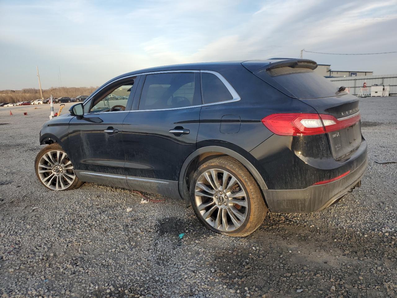 2016 Lincoln MKX - Image 2