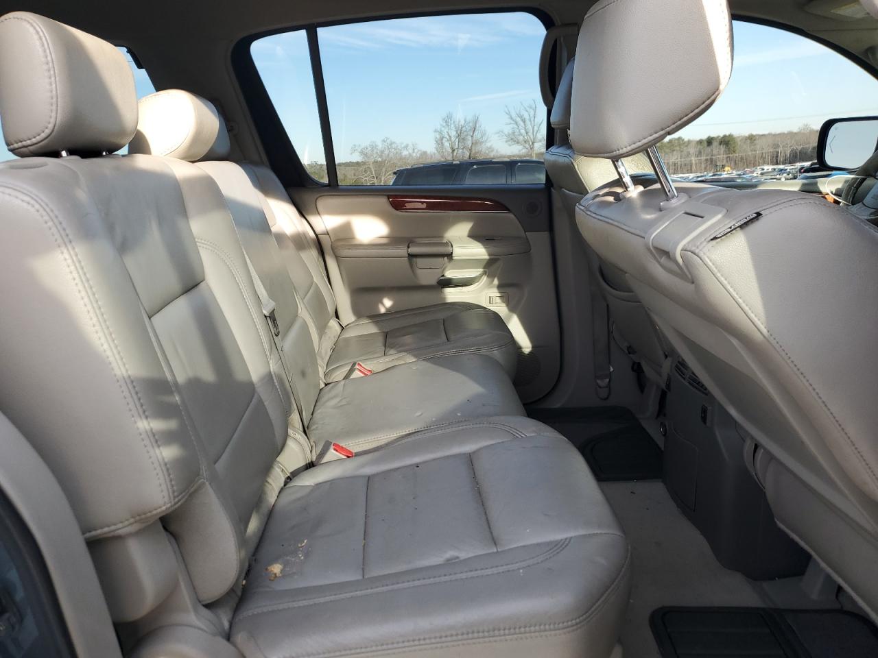 2008 Infiniti QX56 - Image 11