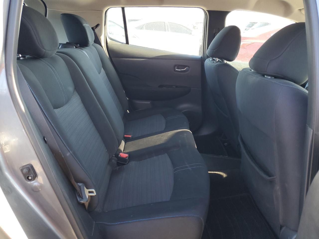 2018 Nissan Leaf - Image 10