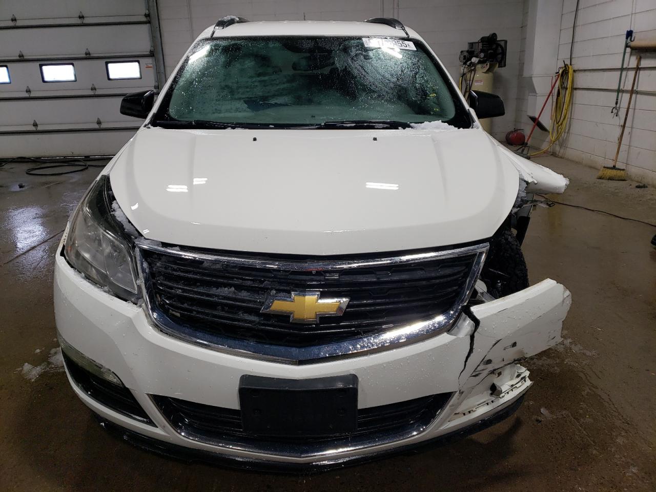 VIN 1GNKVFEDXFJ269402 2015 CHEVROLET TRAVERSE no.5