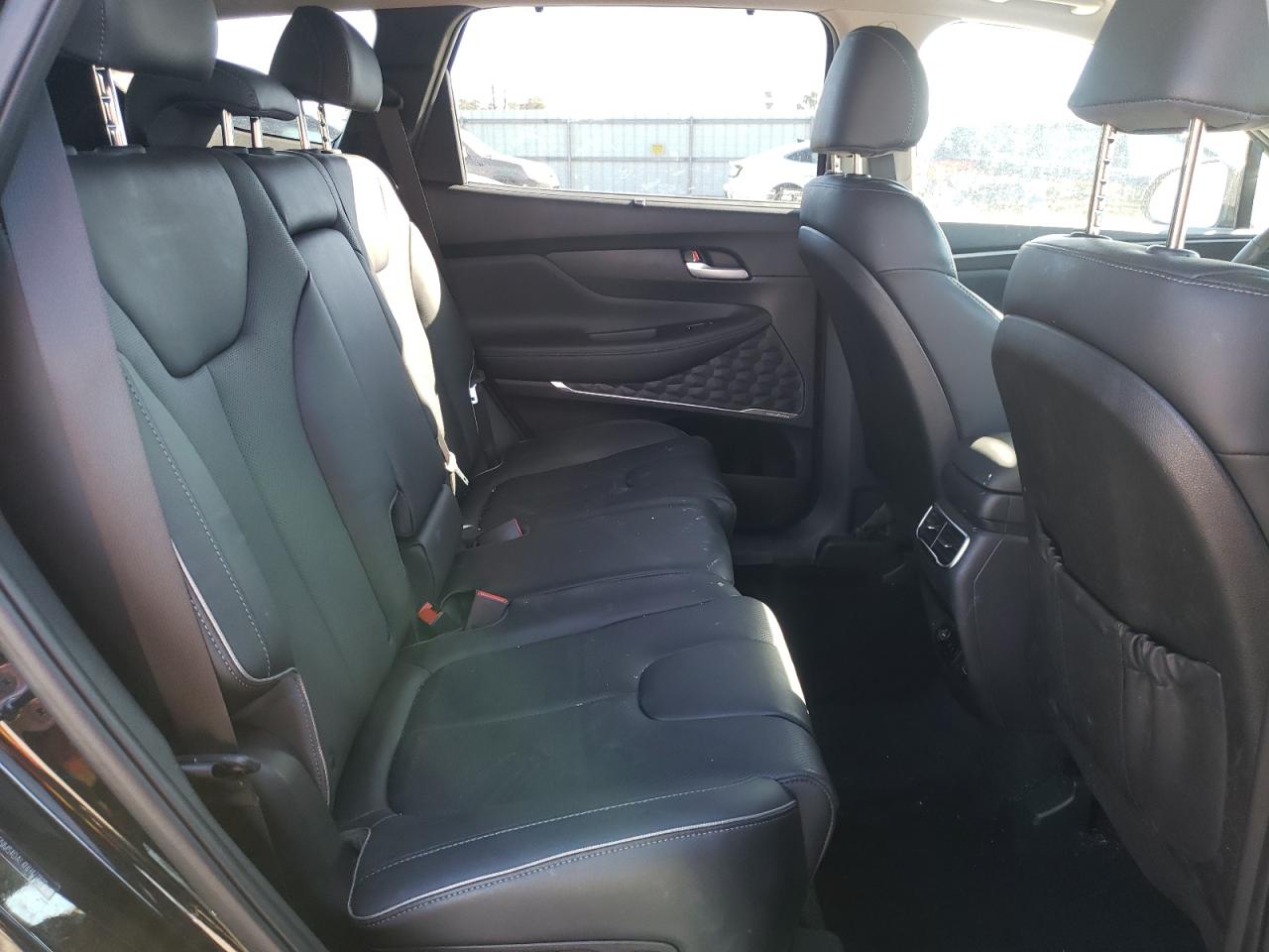 2022 Hyundai Santa Fe - Image 11