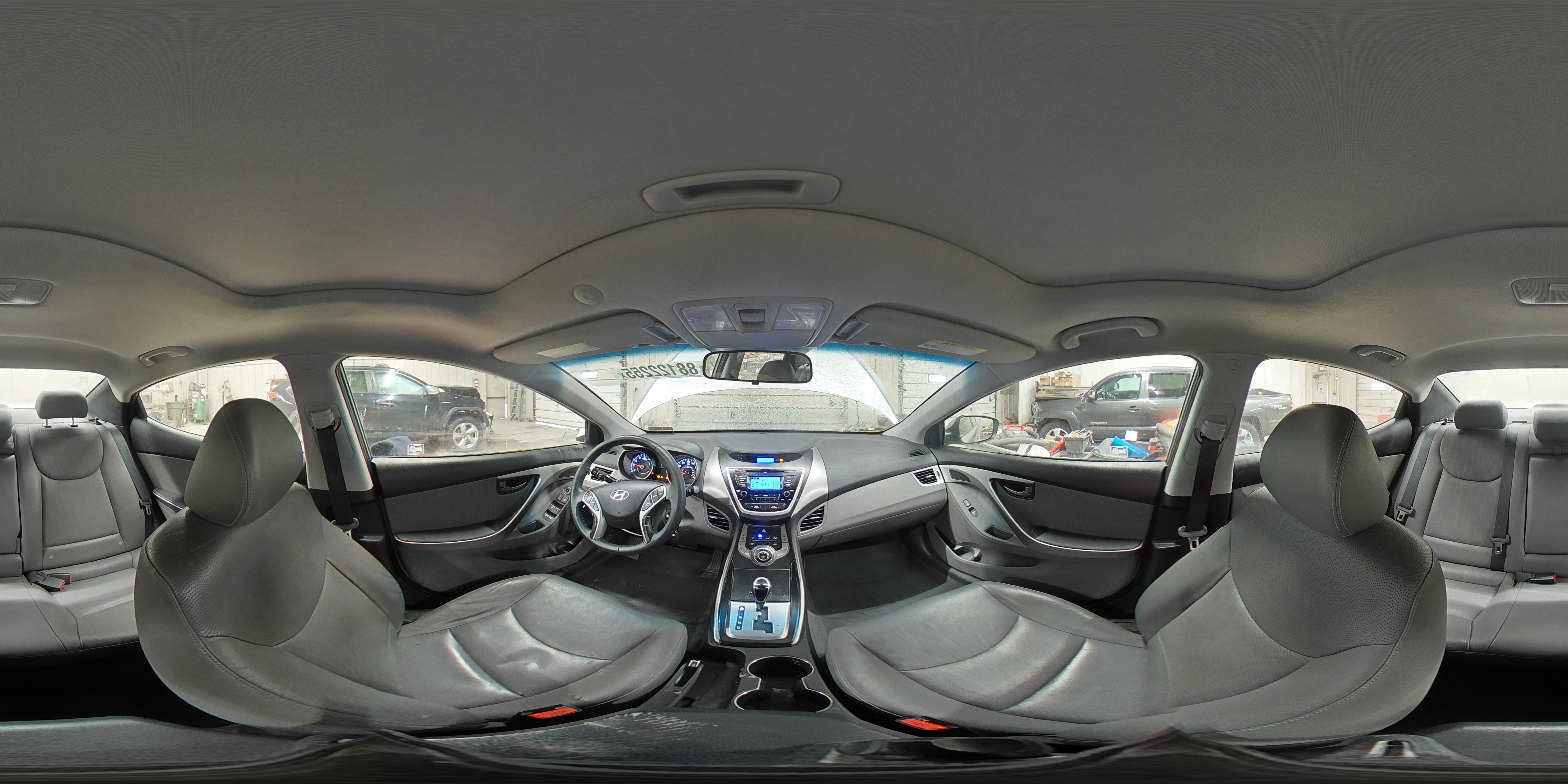 2013 Hyundai Elantra - Image 13