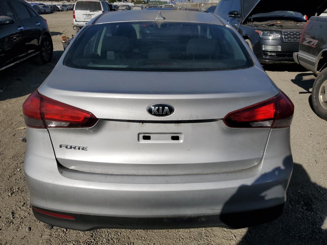 2017 Kia Forte - Image 6