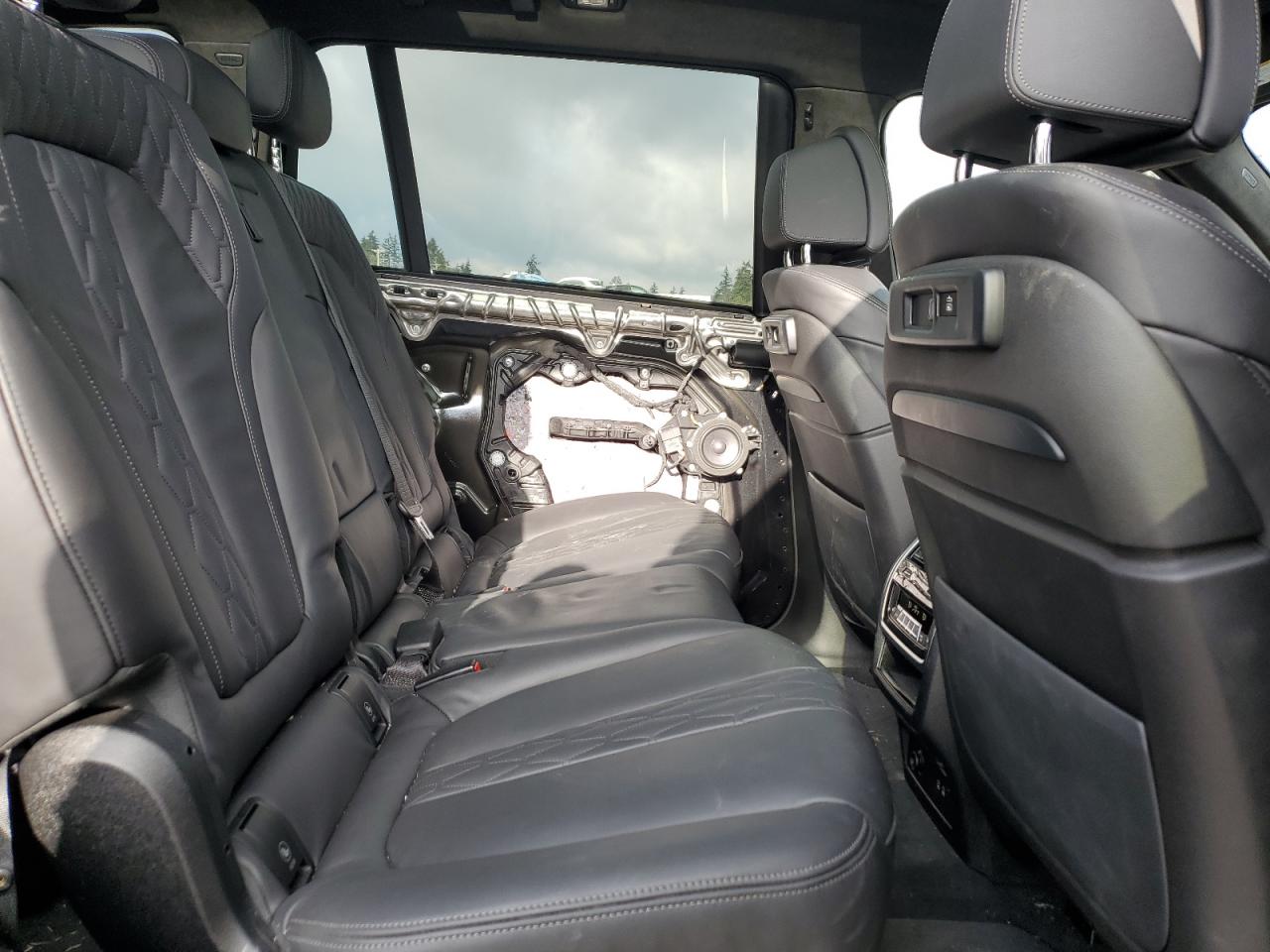 2022 BMW X7 - Image 11