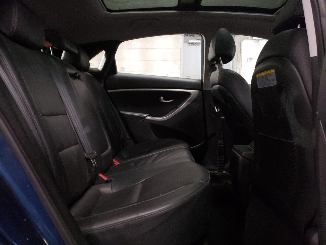 2016 Hyundai Elantra - Image 10