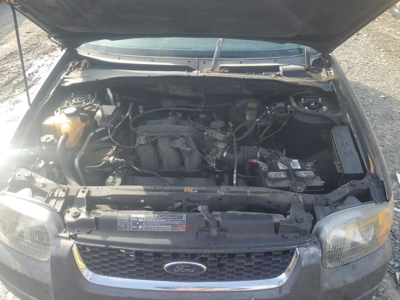 2004 Ford Escape - Image 12